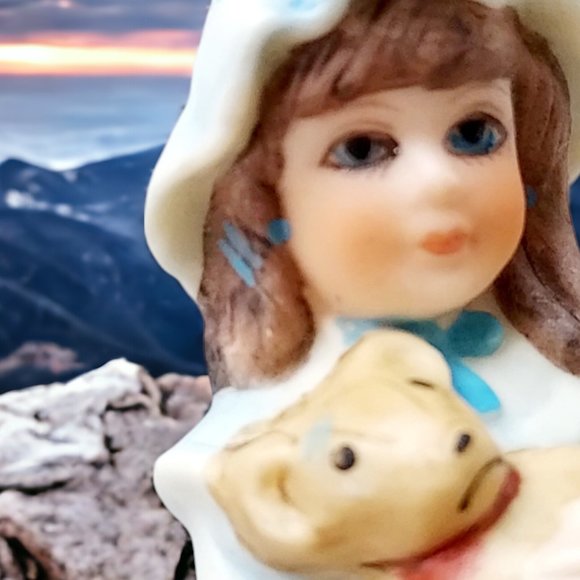 1987 Jan Hagara Limited Edition "Christina" Christmas Ornament - Picture 3 of 9